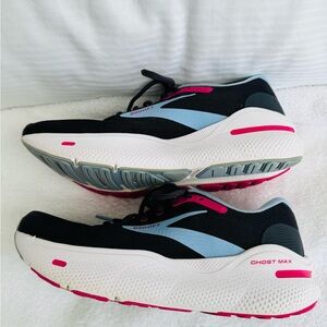Brooks Ghost Max Women’s Sneakers Size 8.5